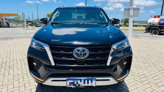 TOYOTA HILUX SW4 2.8 D-4D TURBO DIESEL SRX 7L 4X4 AUTOMÁTICO